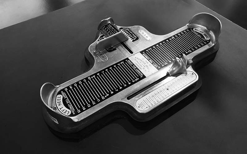 Brannock device measure womens and mens shoe sizes