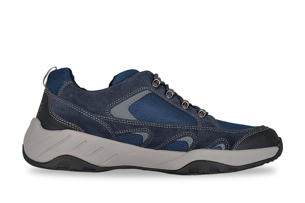 mens clearance sneakers