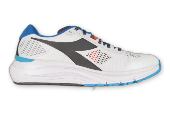 diadora mythos blushield 7 vortice mens white blue right side view v2