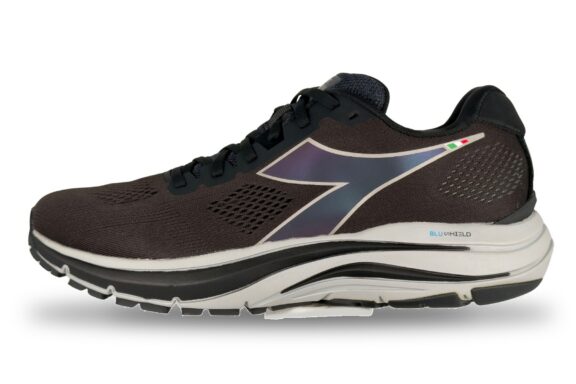 diadora mythos blushield vortice mens black left 1